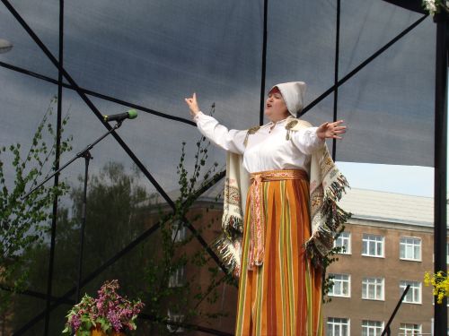 Festivālu atklāja mājiniece Regīna Katakina ar melodeklamāciju „Ai, māte Latgale!”